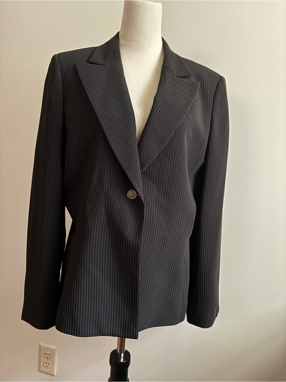 Tahari ASL Pinstripe Blazer Black Chic Professional Office Career Size 14